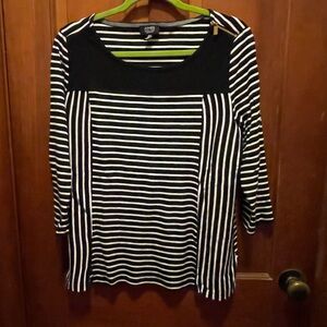 Very comfortable Jones New York Signature top